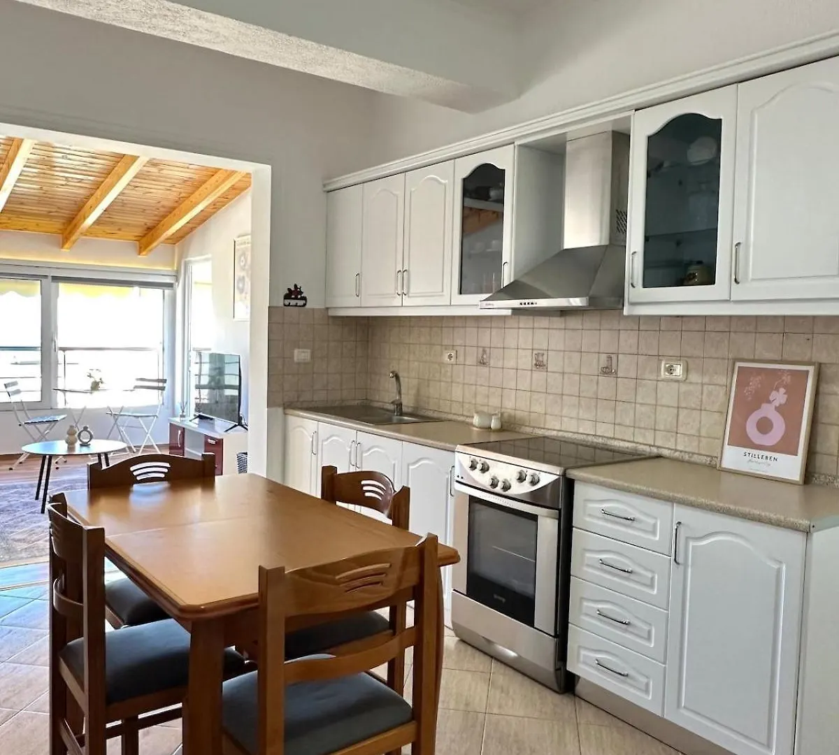 Spacious Lovely Apartment Saranda 0*,